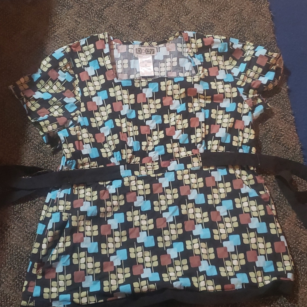 Nursing scrub top